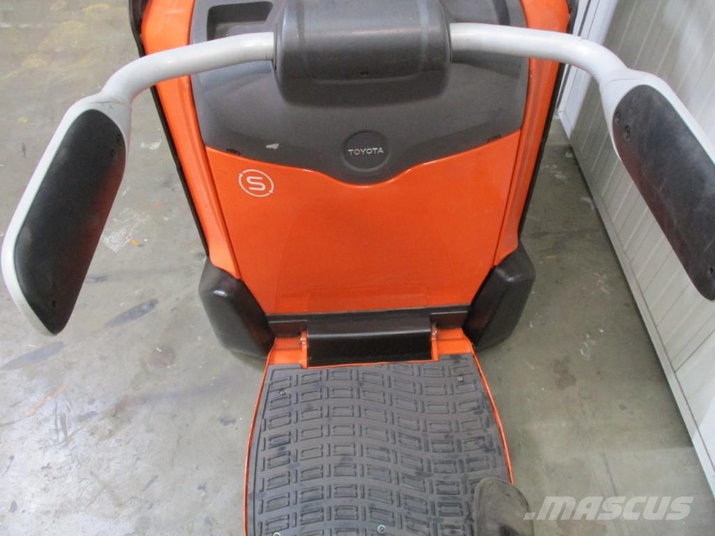 Toyota SPE160 Platform power pallet trucks