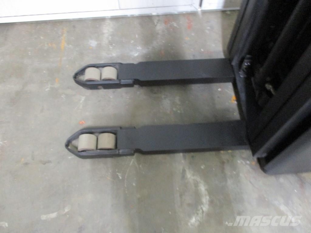 Toyota SPE160 Platform power pallet trucks