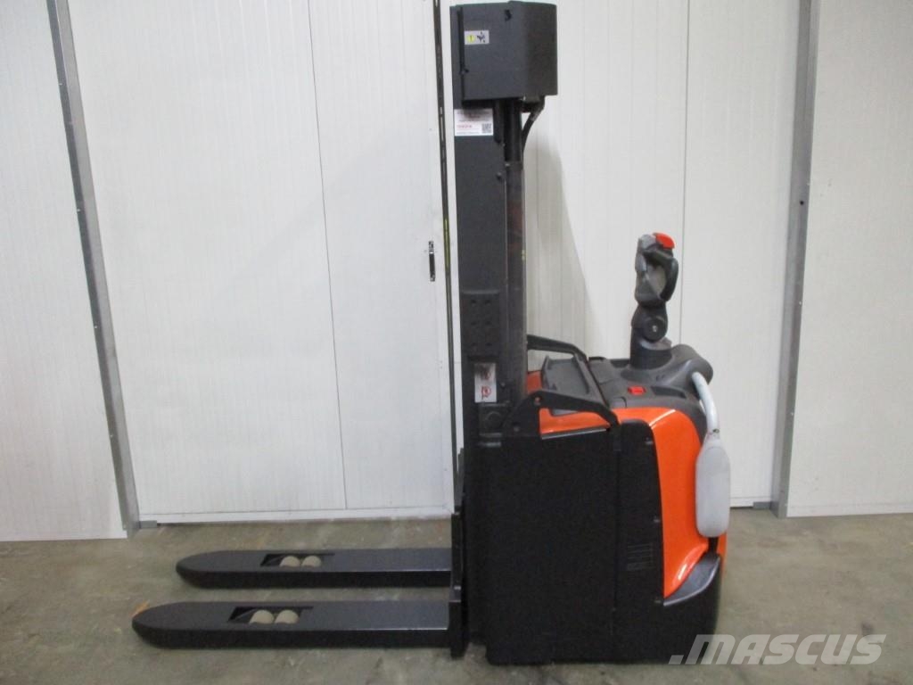 Toyota SPE160 Platform power pallet trucks