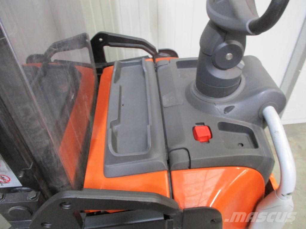 Toyota SPE160 Platform power pallet trucks