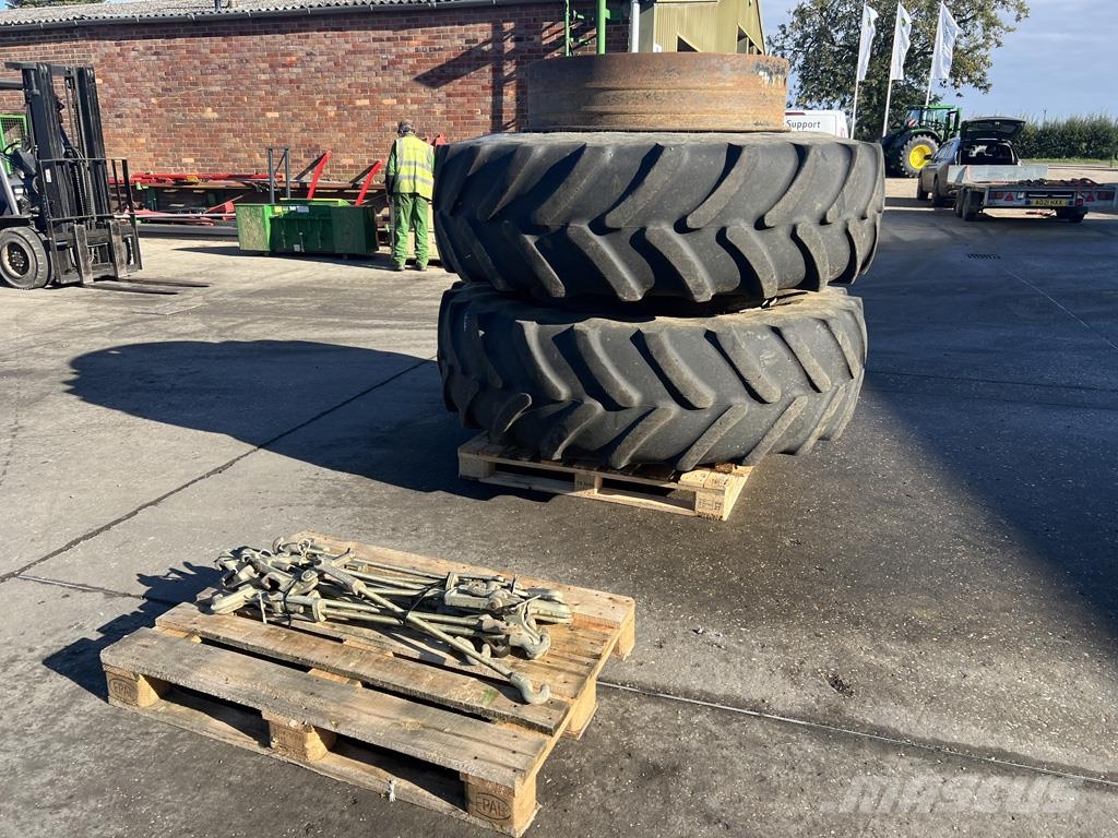 Firestone 520/85R42 Tekerlekler