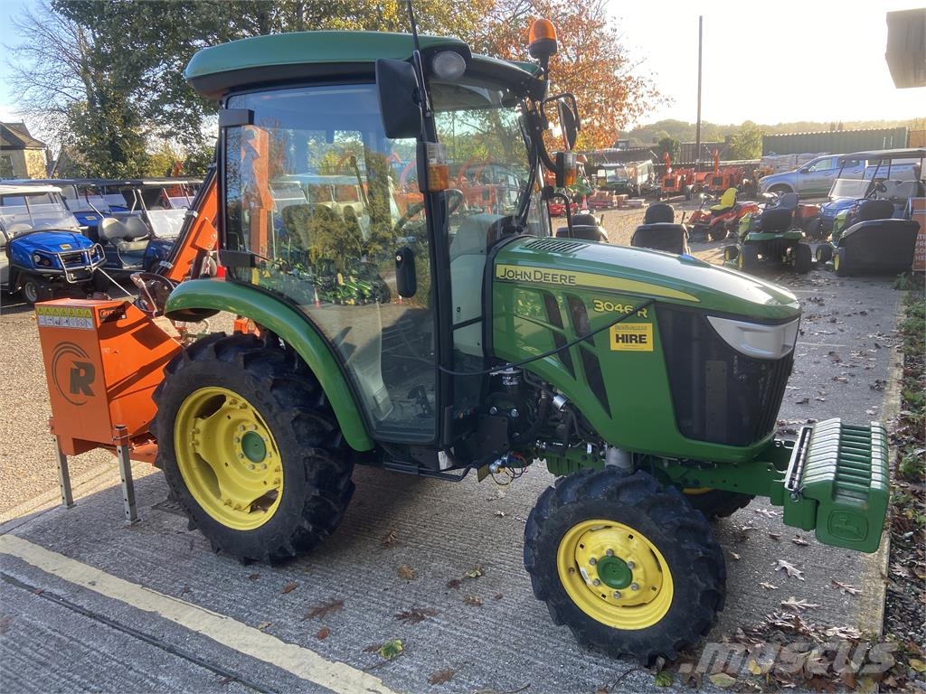John Deere 3046R CAB Compact tractors