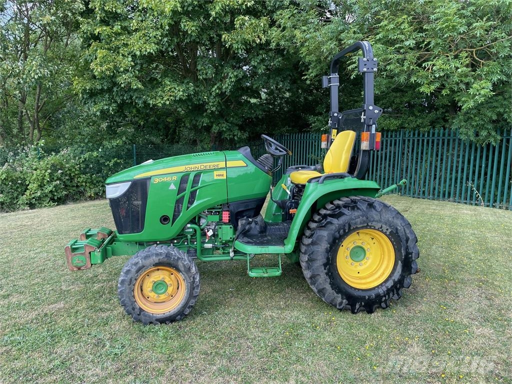 John Deere 3046R ROPS Kompaktné traktory