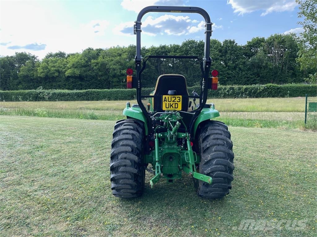 John Deere 3046R ROPS Kompaktné traktory