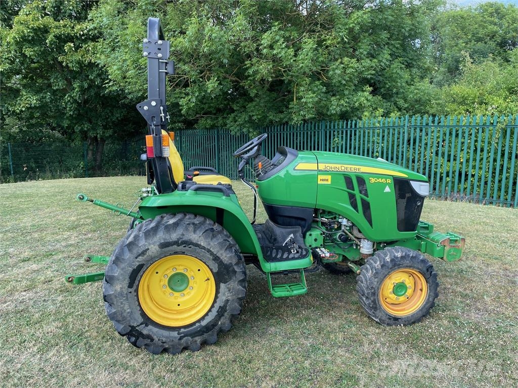John Deere 3046R ROPS Kompaktné traktory