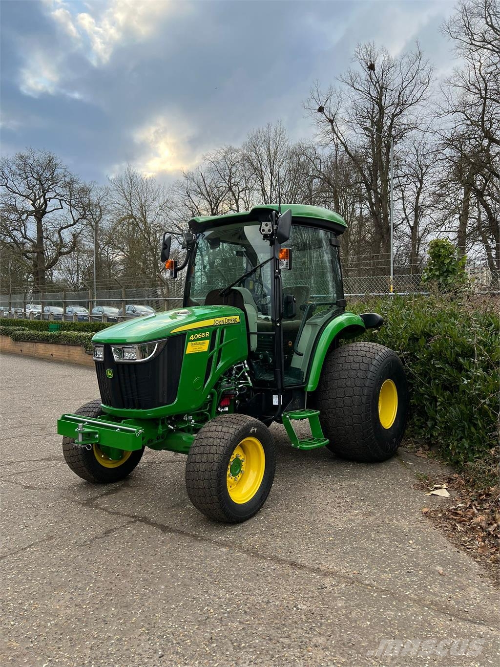 John Deere 4066R TS Compact tractors
