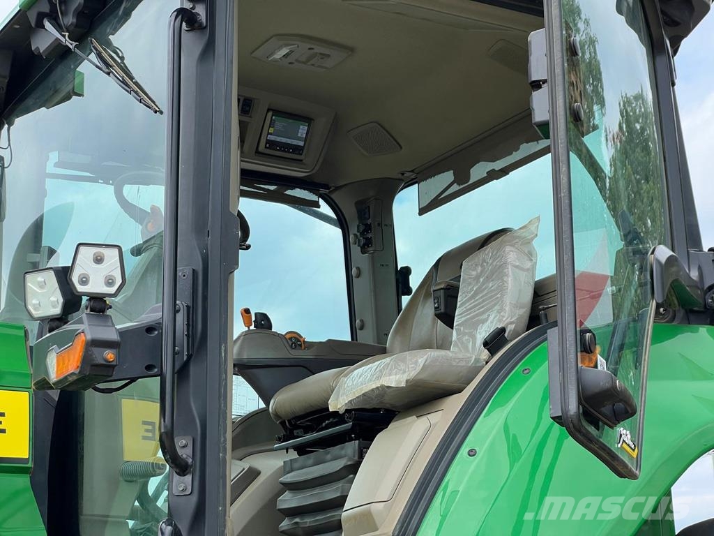 John Deere 8RX410 Traktoren
