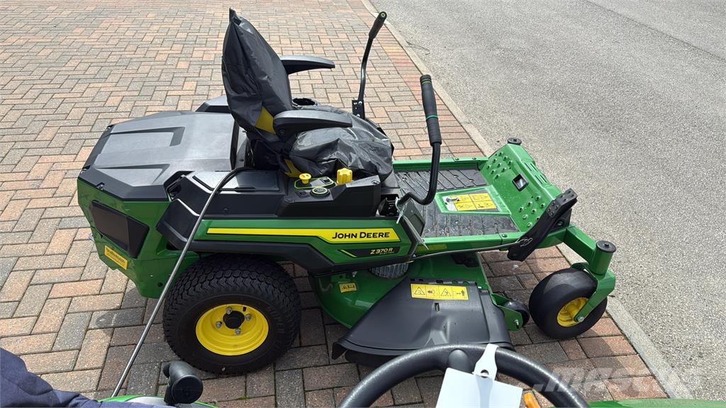 John Deere Z370R + 42 其他農業機械