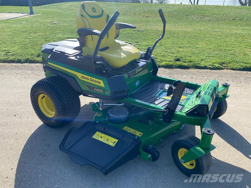 John Deere Z370R + 48 Otra maquinaria agrícola