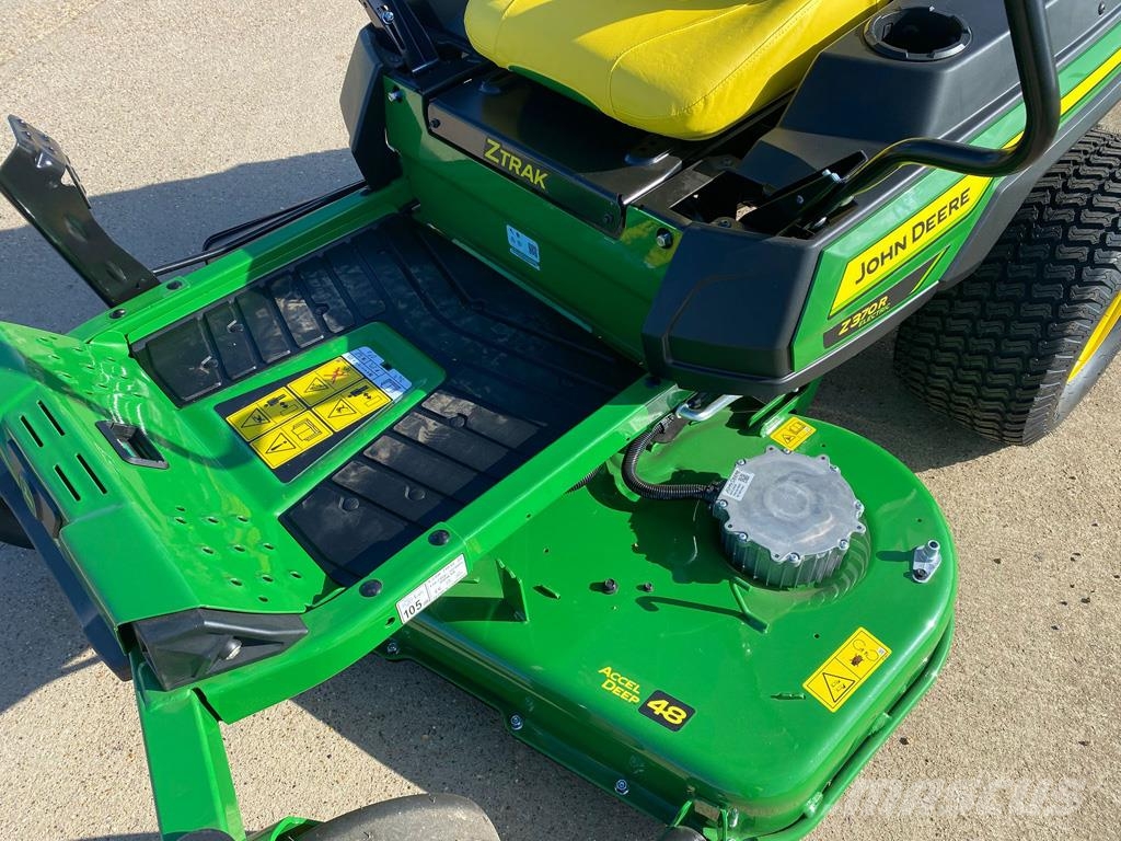 John Deere Z370R + 48 Otra maquinaria agrícola