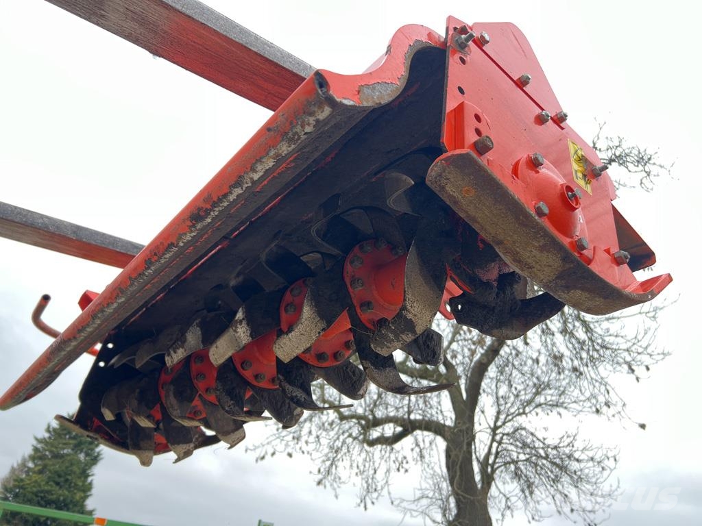Kubota TRC140 محاريث تقليدية