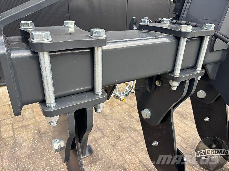 AgroLand TPC 300 diepwoeler met hef Charrue réversible