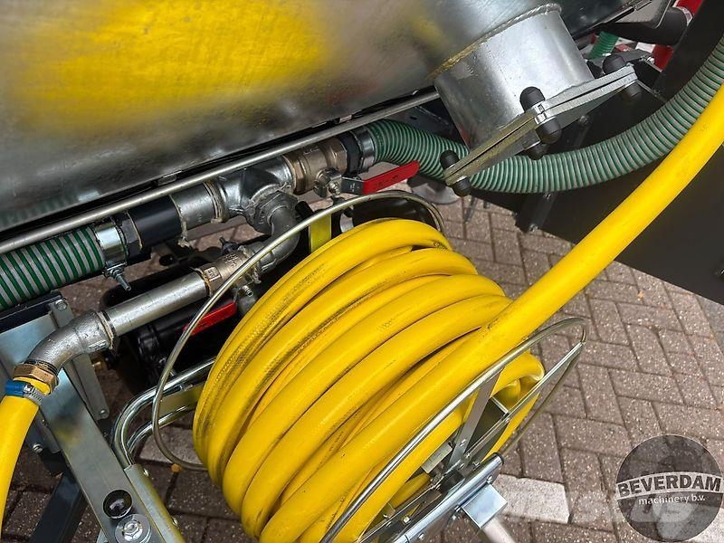 Beverdam watertank Farm machinery