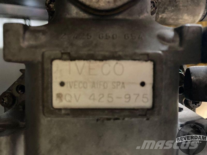 Bosch brandstofpomp - 0 402 646 649 Otros accesorios para tractores