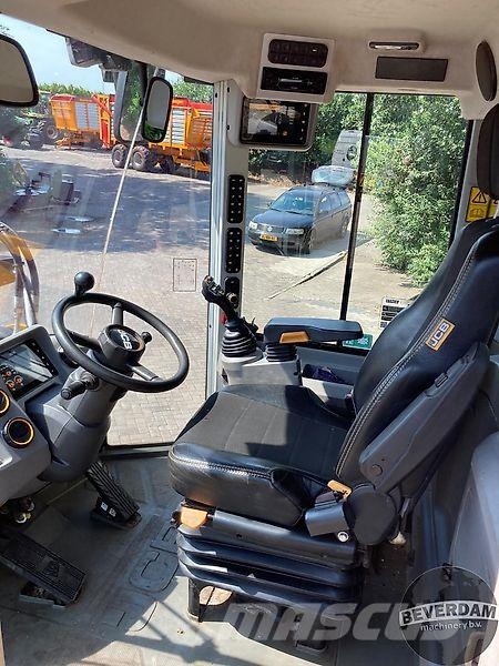 JCB 427 STAGE V AGRI Pale gommate