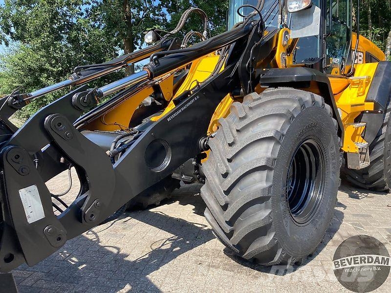 JCB 427 STAGE V AGRI Pyöräkuormaajat