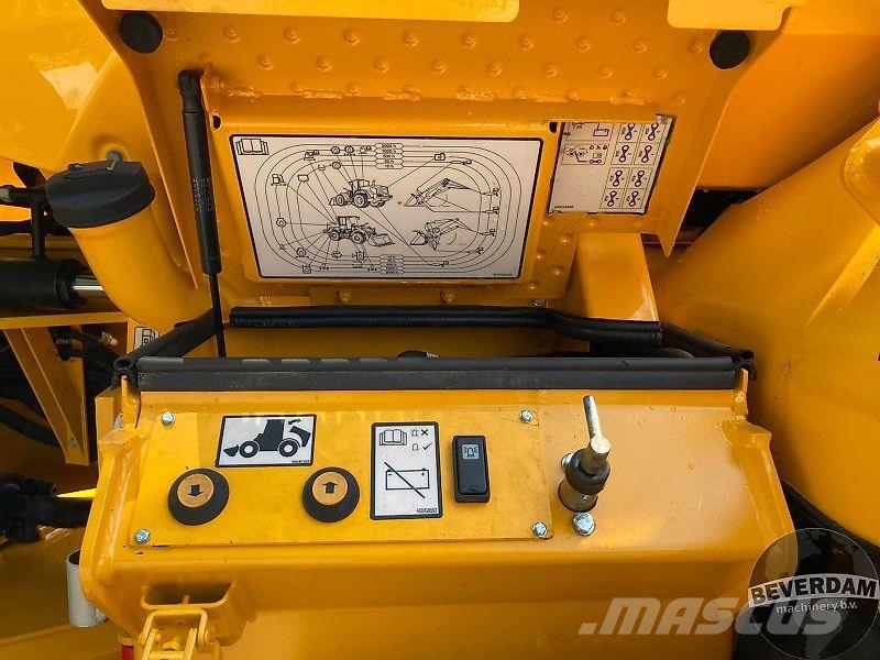 JCB 427 STAGE V AGRI Pyöräkuormaajat
