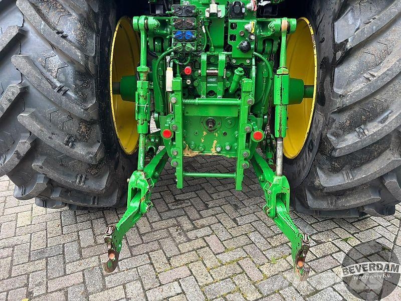 John Deere 7230R Traktori