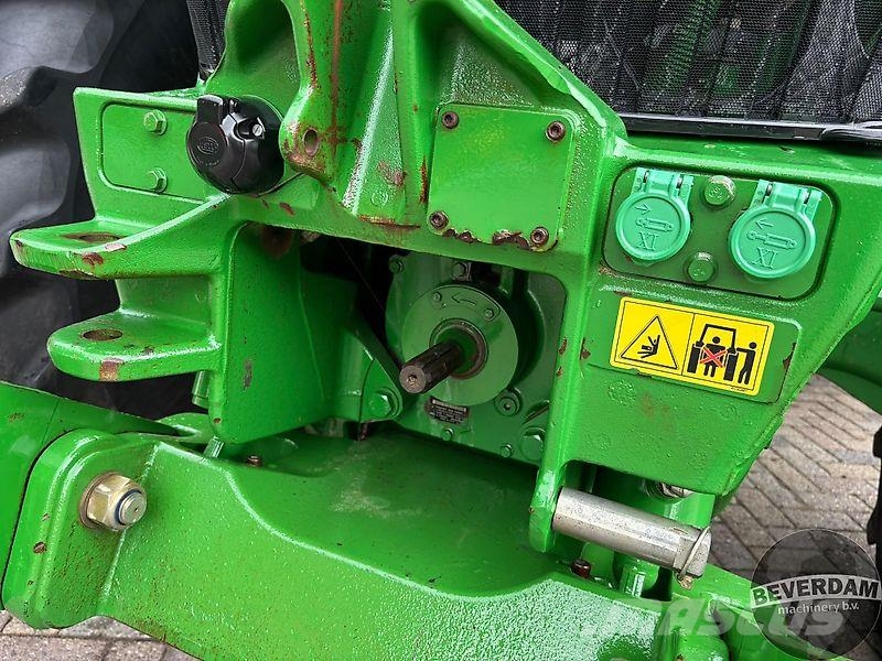 John Deere 7230R Traktori