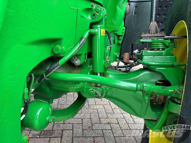 John Deere 7230R Traktori
