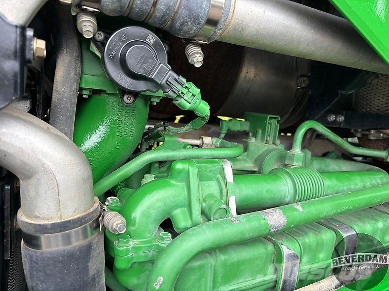 John Deere 7230R Traktori