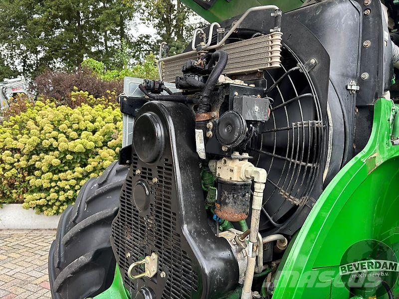 John Deere 7230R Traktori