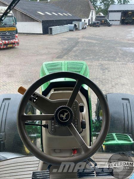 John Deere 7230R Traktori