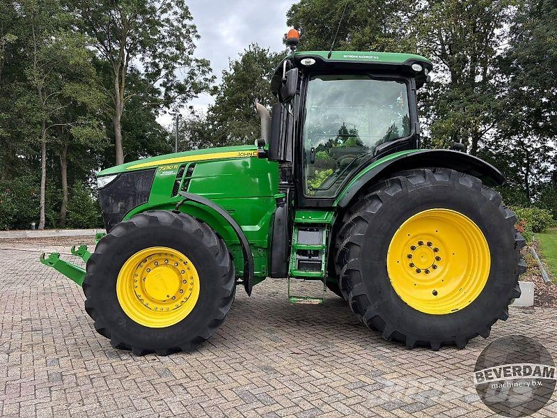 John Deere 7230R Traktori