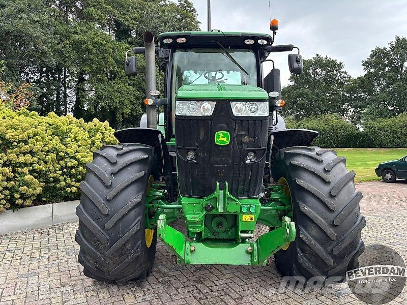 John Deere 7230R Traktori