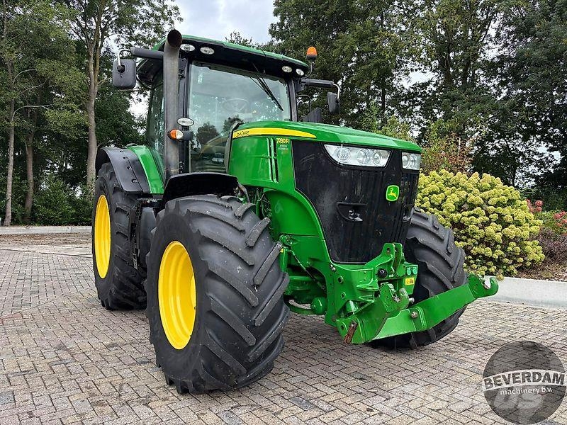 John Deere 7230R Traktori
