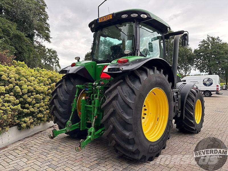 John Deere 7230R Traktori