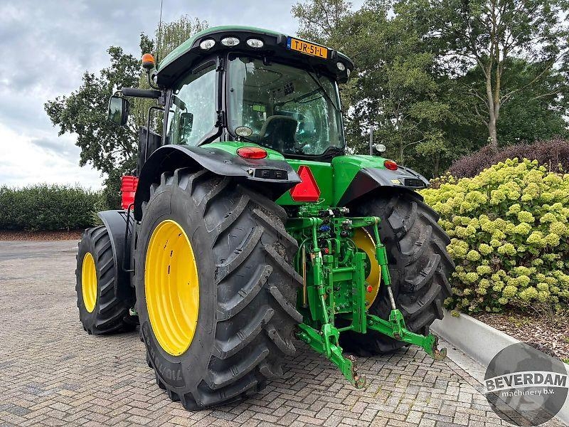 John Deere 7230R Traktori