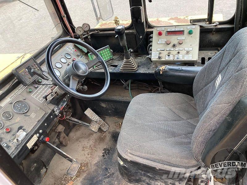TerraGator 2204 Tebbe HKS 12500 Kunstmeststrooiers