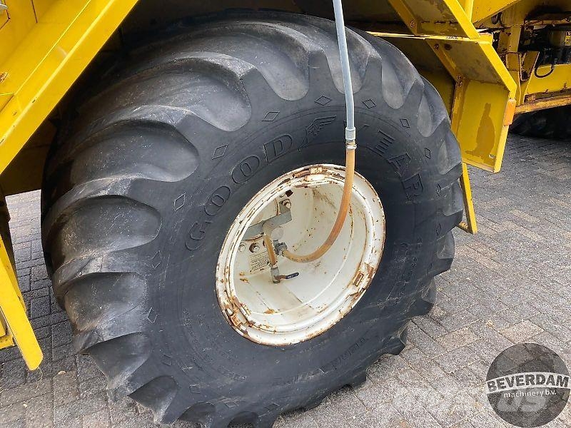 TerraGator 2204 Tebbe HKS 12500 Kunstmeststrooiers