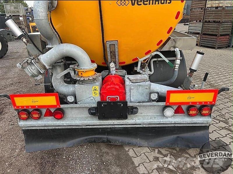 Veenhuis Komt binnen ! 2x mestoplegger Farm machinery