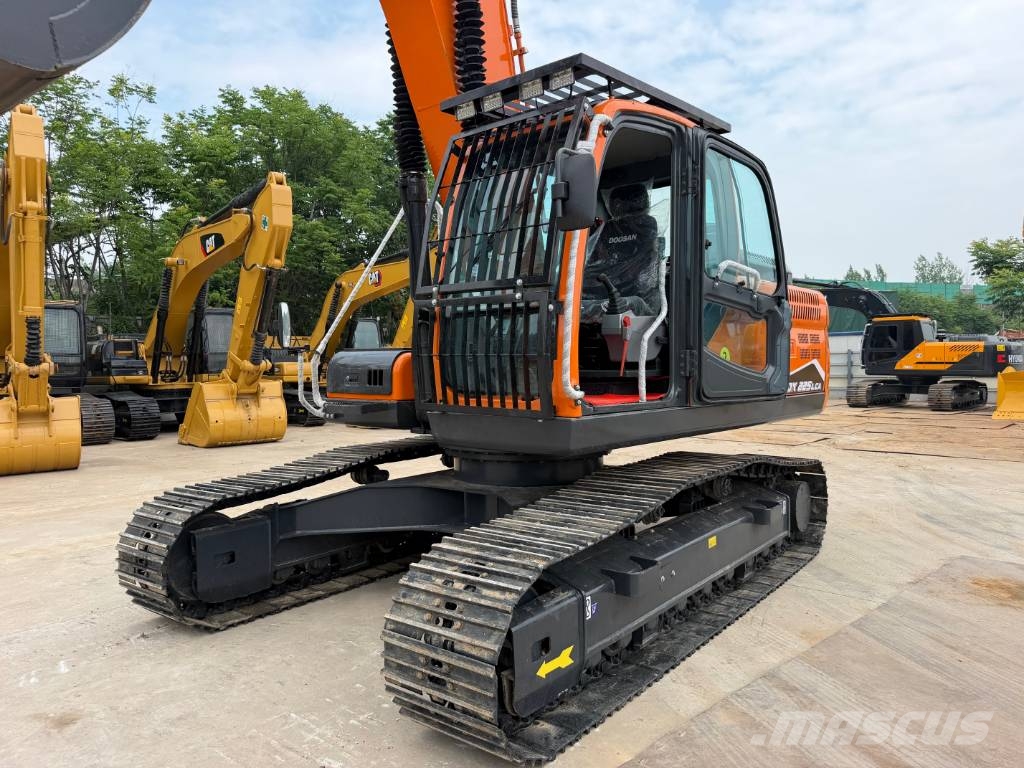Develon DX225 Excavatoare pe șenile