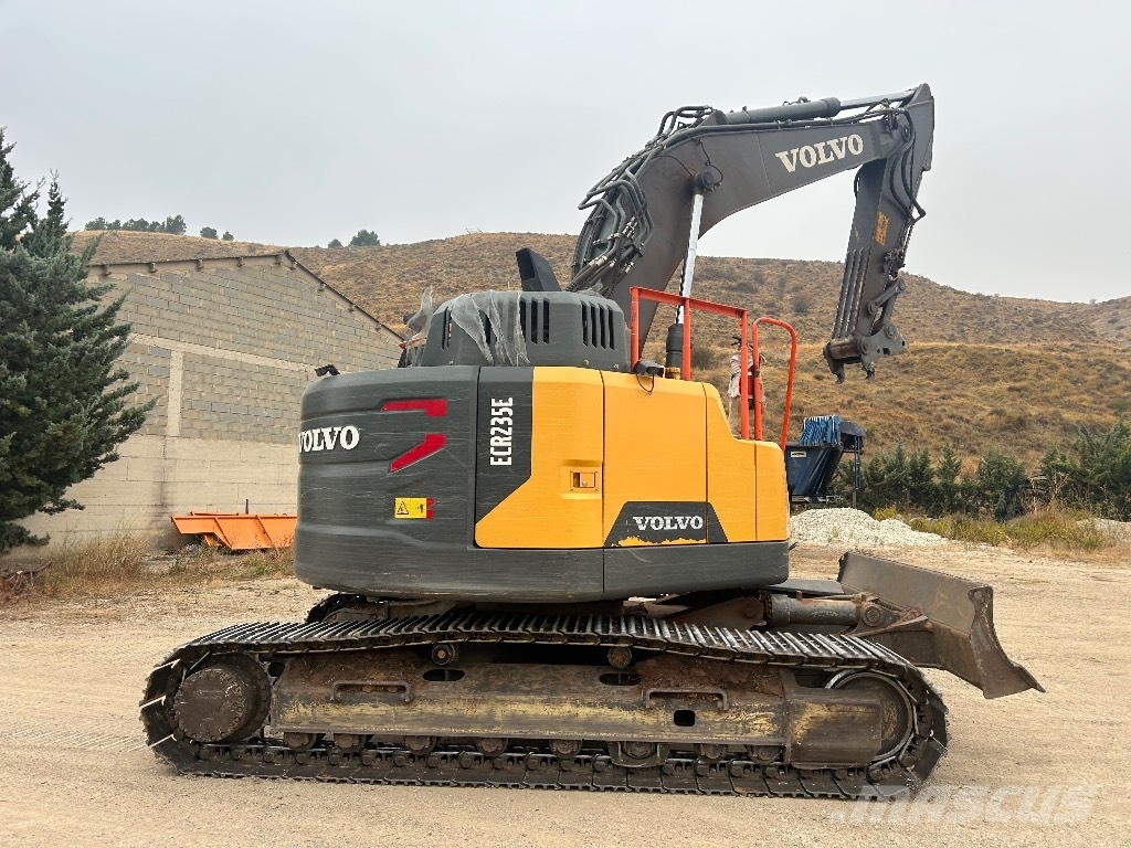 Volvo ECR 235 E Roomikekskavaatorid