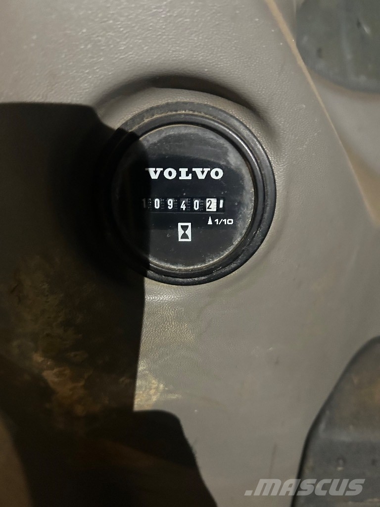 Volvo ECR 235 E Roomikekskavaatorid