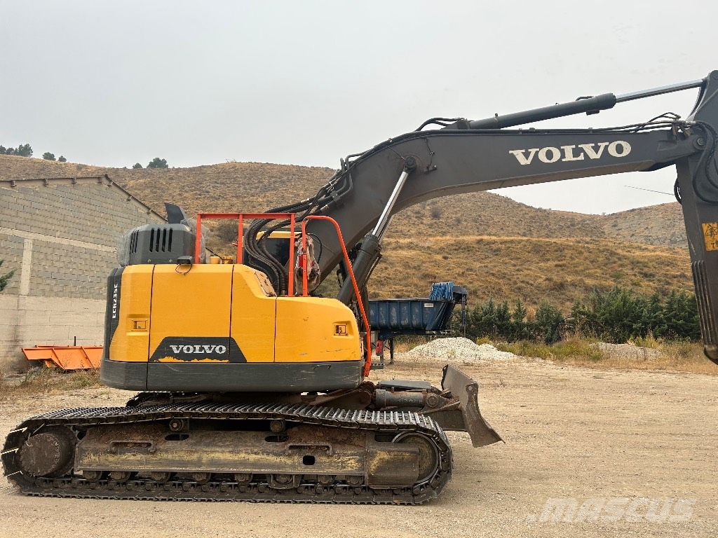 Volvo ECR 235 E Roomikekskavaatorid