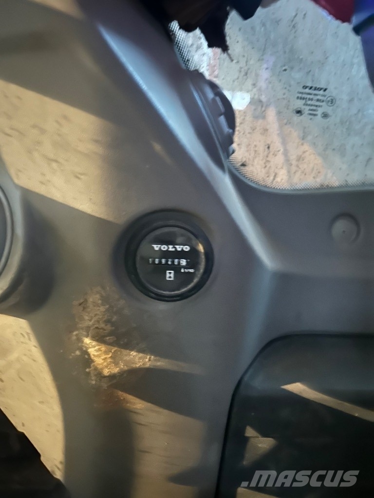 Volvo ECR 235 E Roomikekskavaatorid