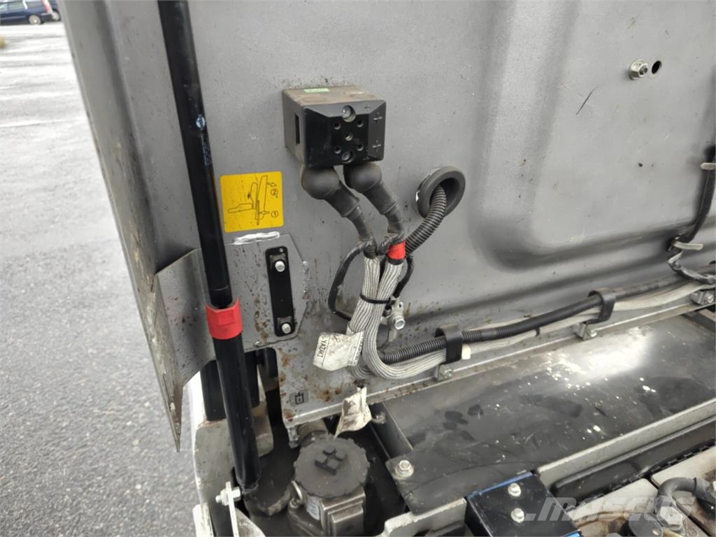 Nissan 1N1L15Q Elektriskie autoiekrāvēji