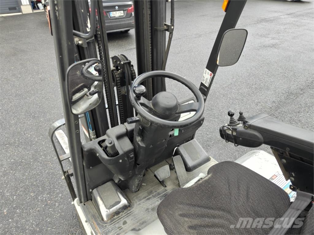 Nissan 1N1L15Q Elektriskie autoiekrāvēji