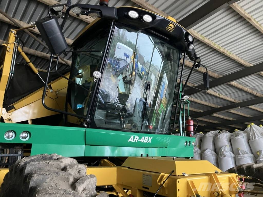 Oxbo AR-4BX حفارات وحصادات البطاطس