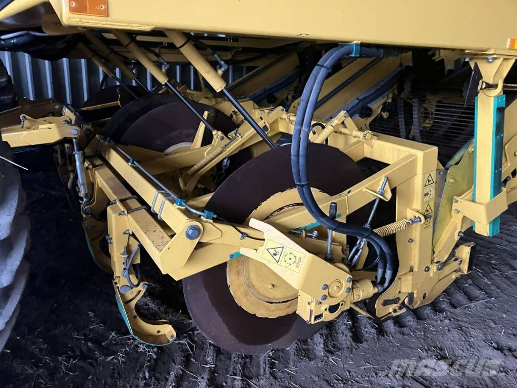 Oxbo AR-4BX حفارات وحصادات البطاطس