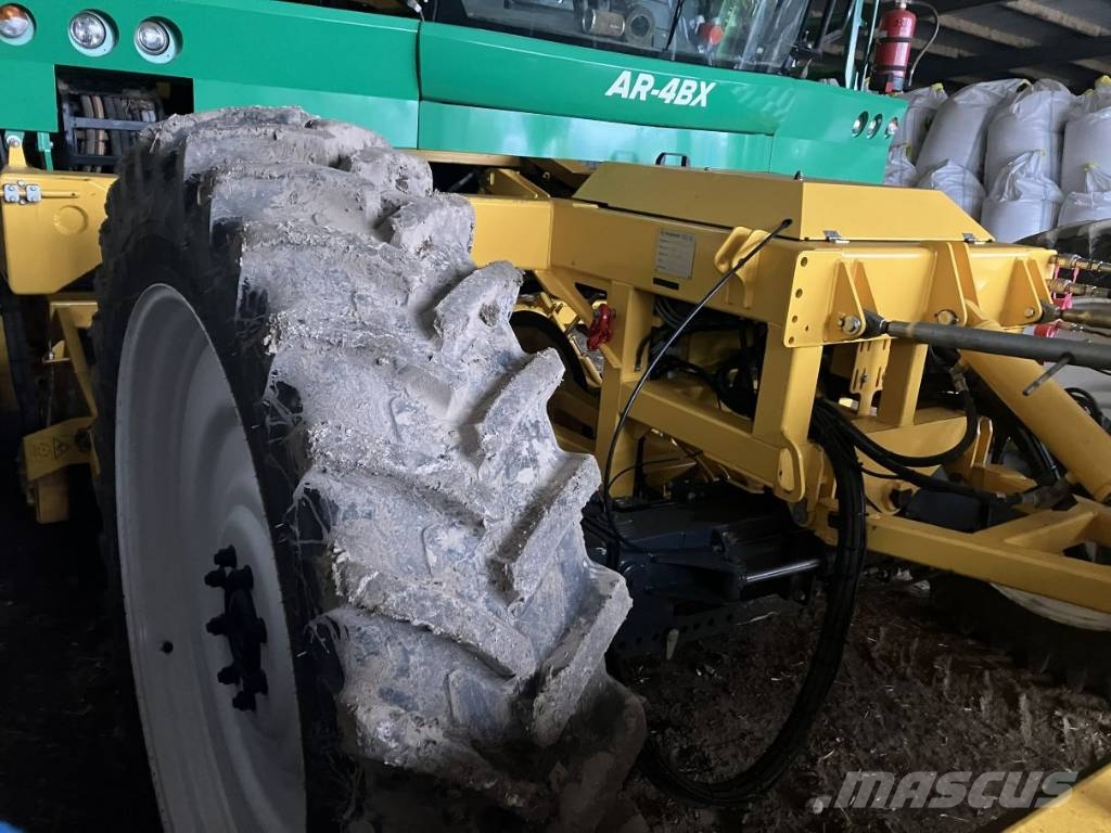 Oxbo AR-4BX حفارات وحصادات البطاطس