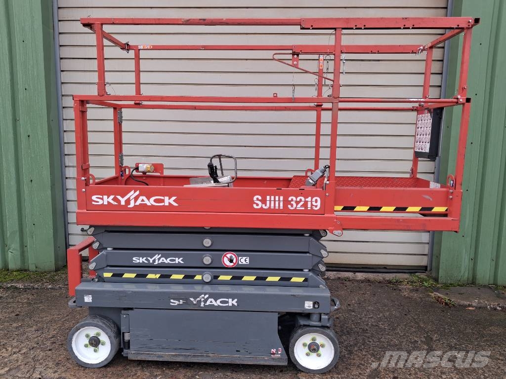 SkyJack SJ III 3219 Šķerveida pacēlāji