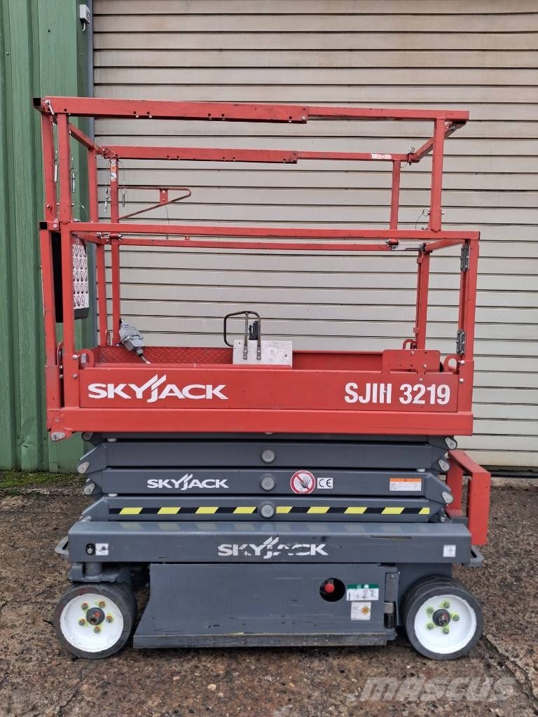 SkyJack SJ III 3219 Šķerveida pacēlāji