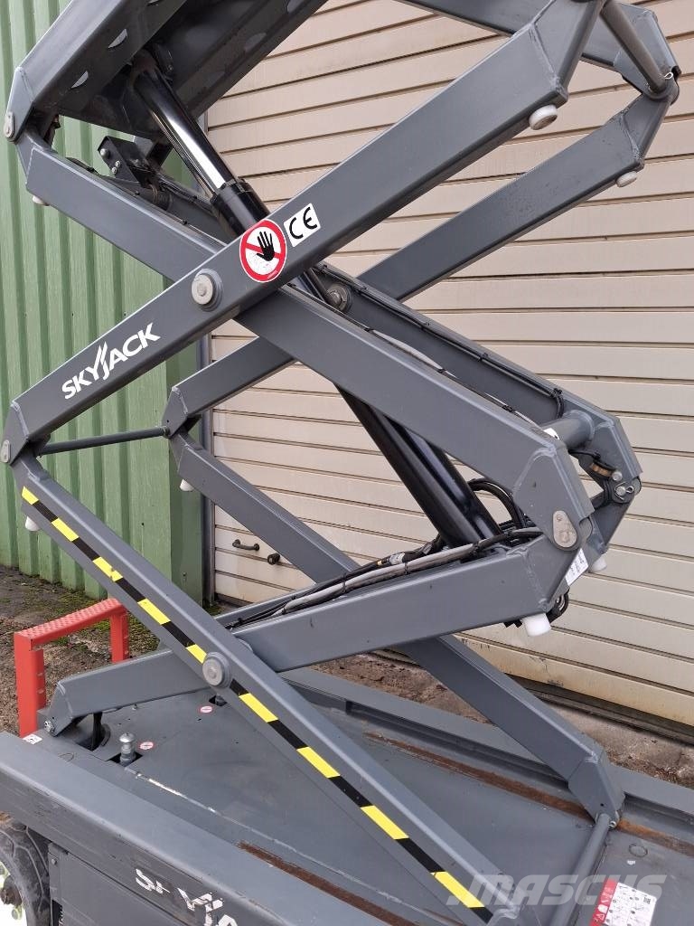 SkyJack SJ III 3219 Šķerveida pacēlāji