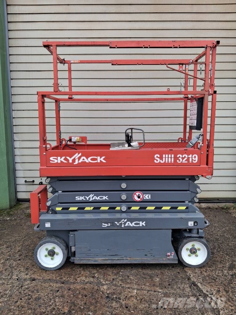 SkyJack SJ III 3219 Šķerveida pacēlāji