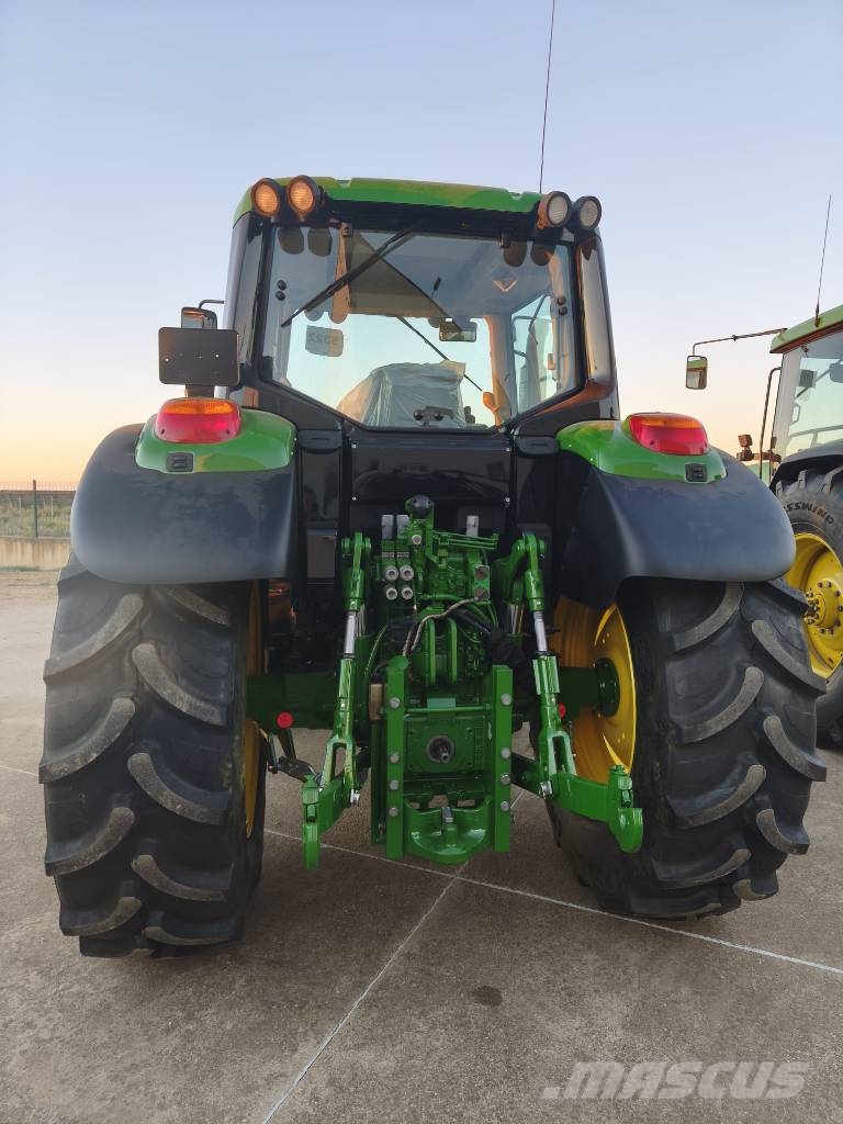 John Deere 6115M Traktori